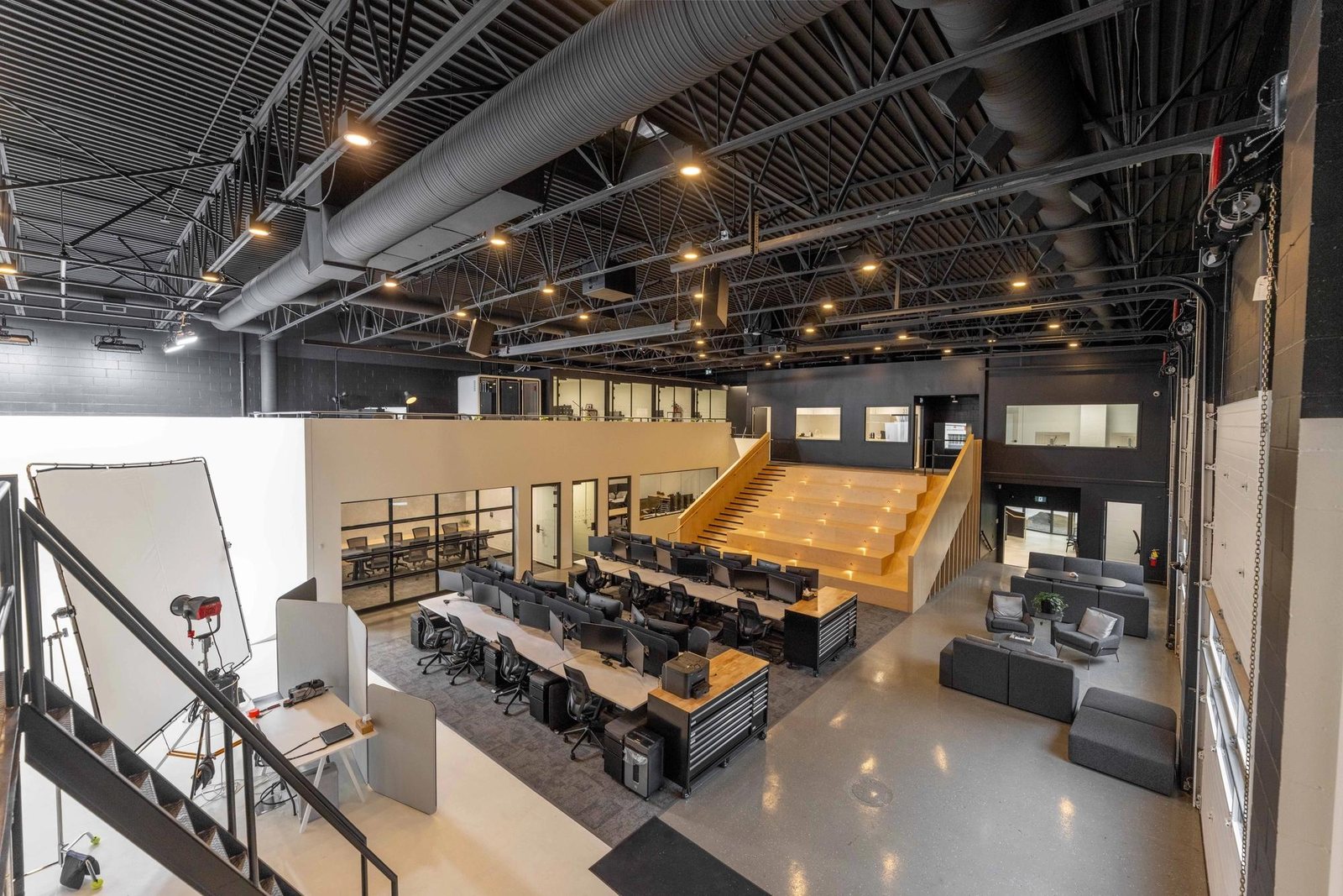 The mezzanine over the floor